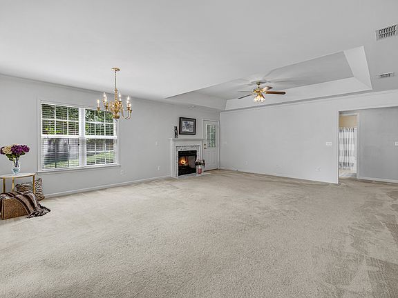 2nd image of 528 Village Green Cir