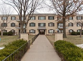 190 Cottage Grove Ave SE APT 202, Cedar Rapids, IA 52403