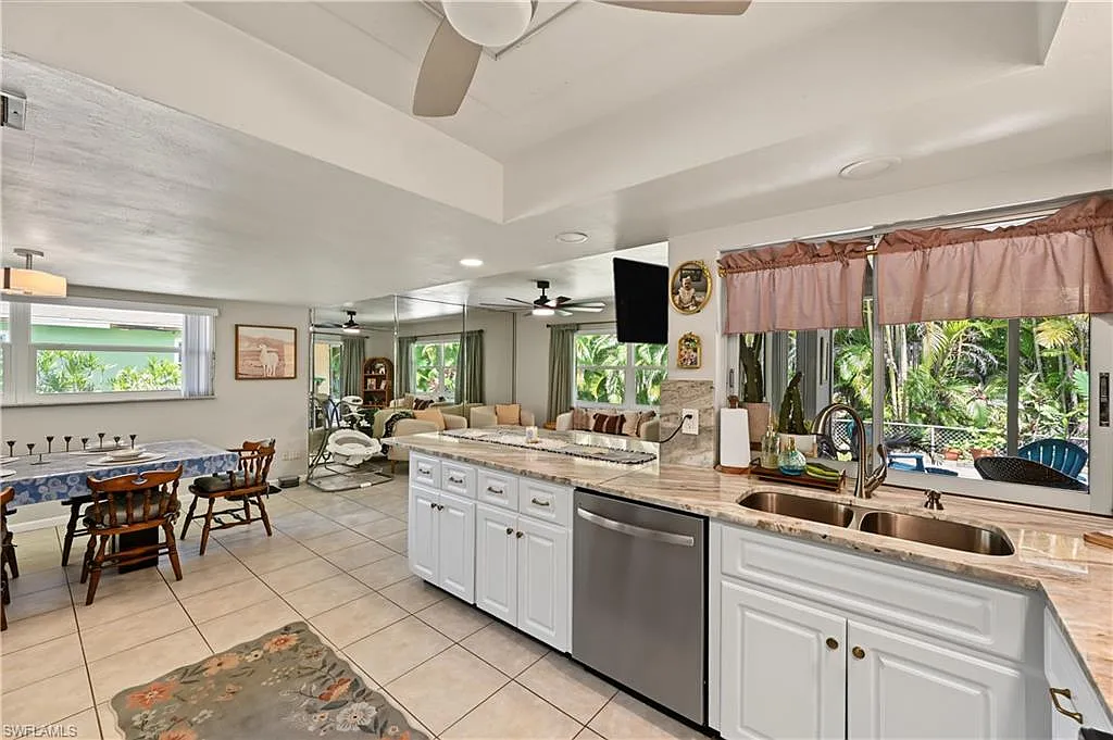 2 bed, 2.0 bath, 1684 sqft, $2,700 — Photo 3