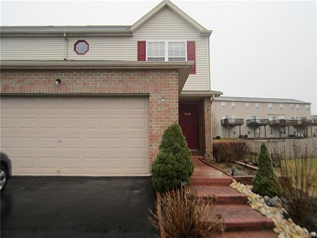 1st image of 2540 Hawthorn Dr