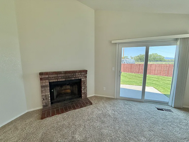 1785 Shamrock Cir — Photo 24