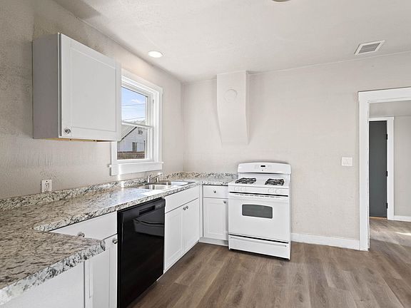 5th image of 1111 W Dalton Ave