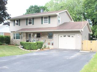 912 David St, Antioch, IL 60002