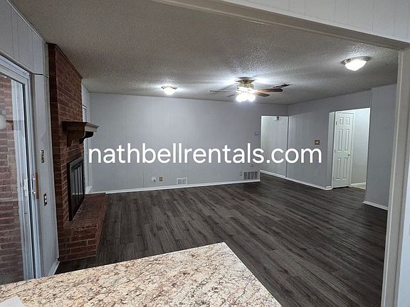 5th image of 1160 35th St NE