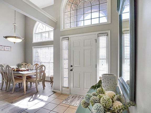 4th image of 620 Lovett Pl