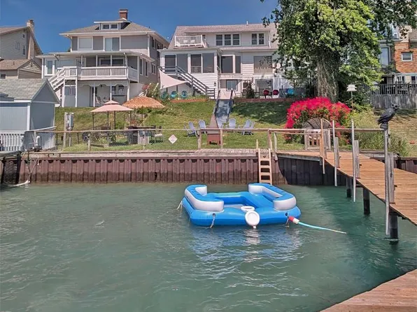 2712 Military St, Port Huron, MI 48060