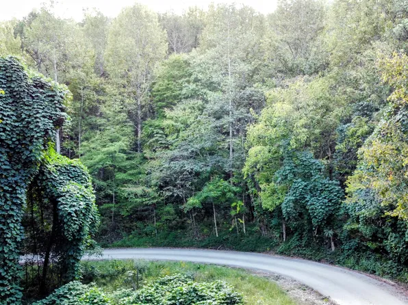 309 Smokey Joe Dr, Barbourville, KY 40906