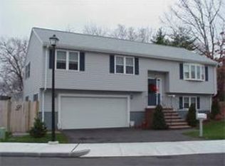 11 Skyline Dr, Malden, MA 02148