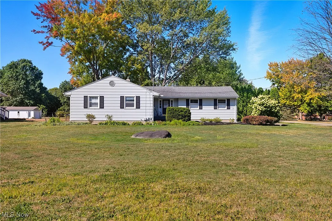 2193 Howland Wilson Rd NE photo 1