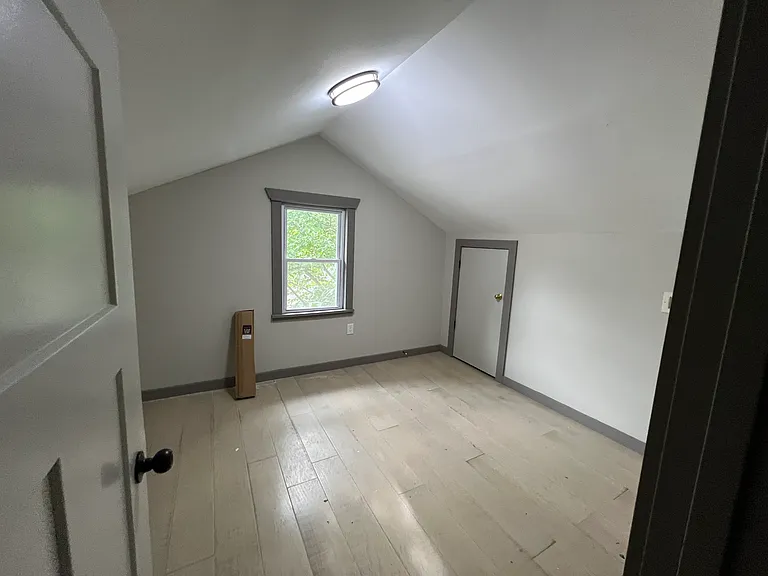 1817 Woodbine Ave — Photo 11