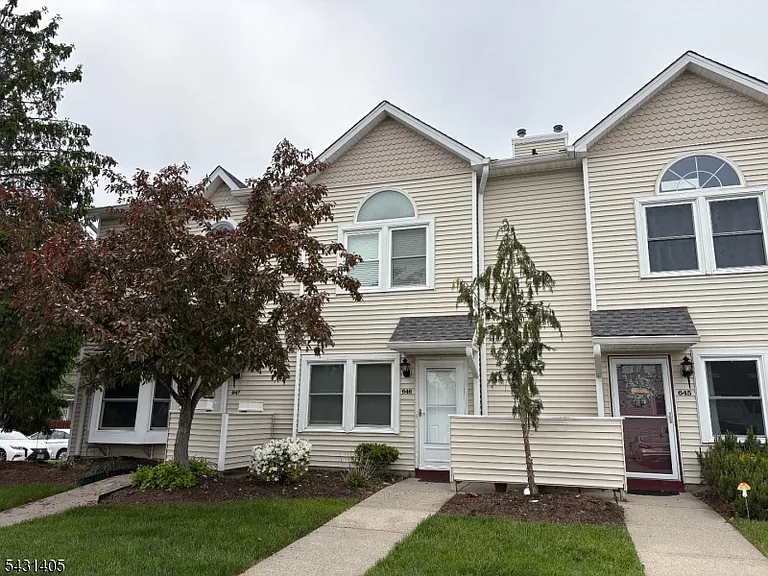 646 Faulkner Dr — Photo 1