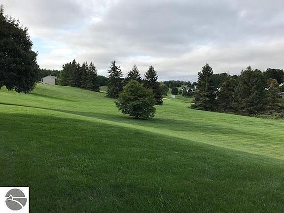 3rd image of 2743 Green Meadows Dr