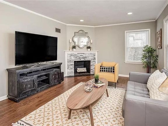 5th image of 5307 W 51st St