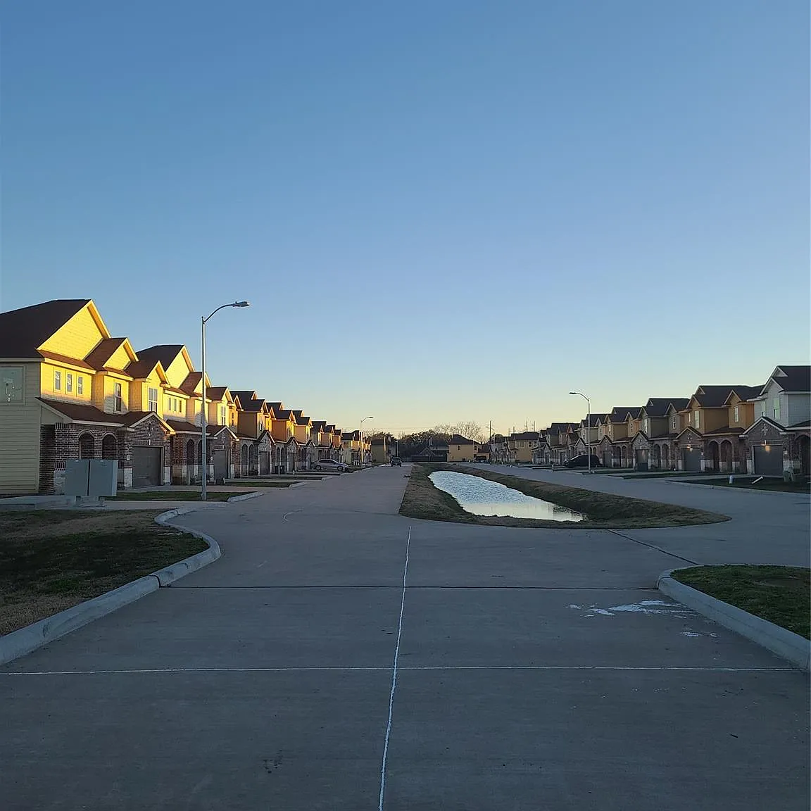 4 bed, 3.5 bath, 2274 sqft, $2,100 — Photo 2