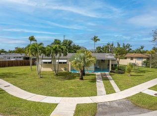 19310 Holiday Rd, Cutler Bay, FL 33157