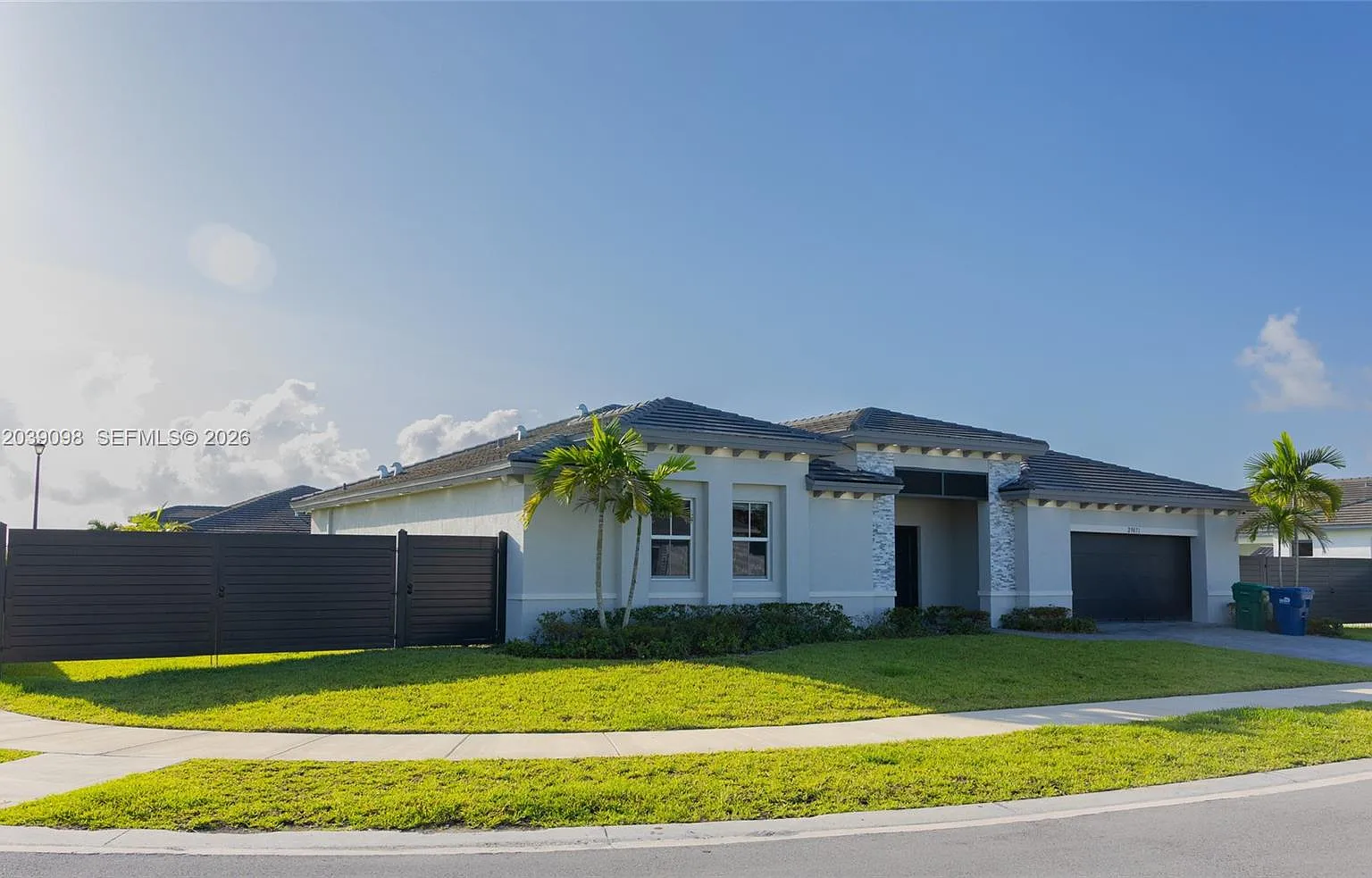 4 bed, 2.5 bath, 2569 sqft, $4,550 — Photo 1