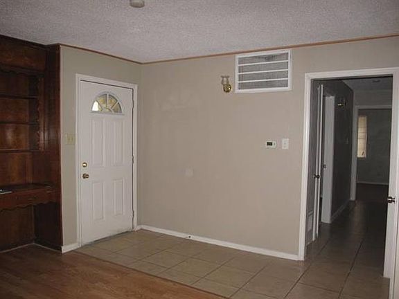 2nd image of 328 Meadowcreek Ln