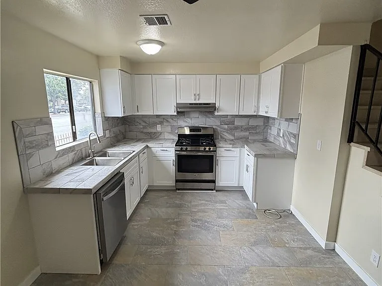 9229 Stewart And Gray Rd #A — Photo 7