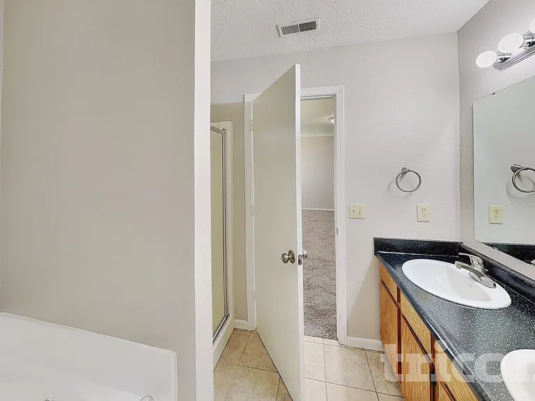 4244 Village Trace Dr — Photo 8