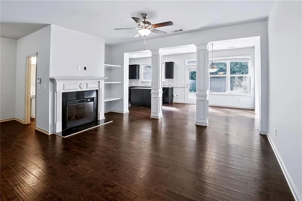 3 bed, 2.5 bath, 1932 sqft, $2,295 — Photo 3