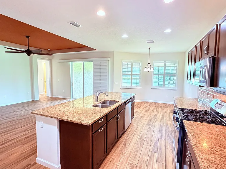 1102 S Victoria Hills Dr S — Photo 12
