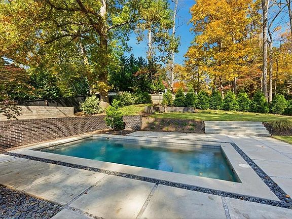 5th image of 1470 Lavista Rd NE