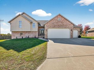 1100 Chicory Ln, Aurora, MO 65605