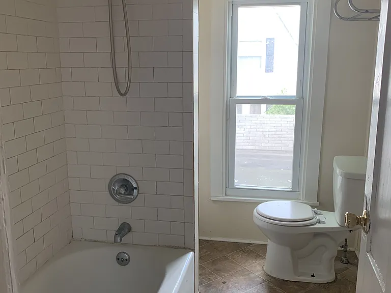 1009 Broad St #L — Photo 9