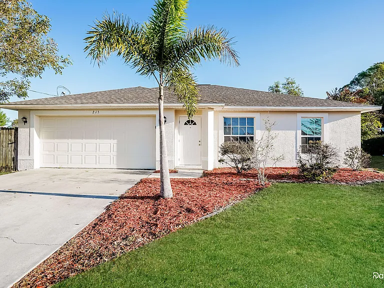 215 Manasota St — Photo 1