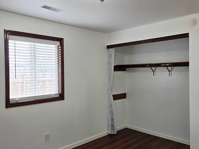 1408 Arlington Ave — Photo 7