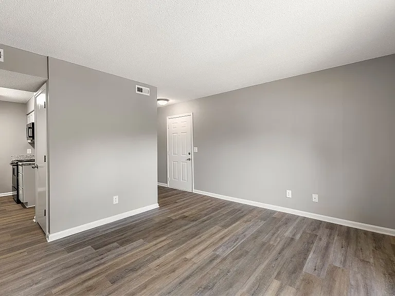 Timberwood Place Apartments — Photo 4