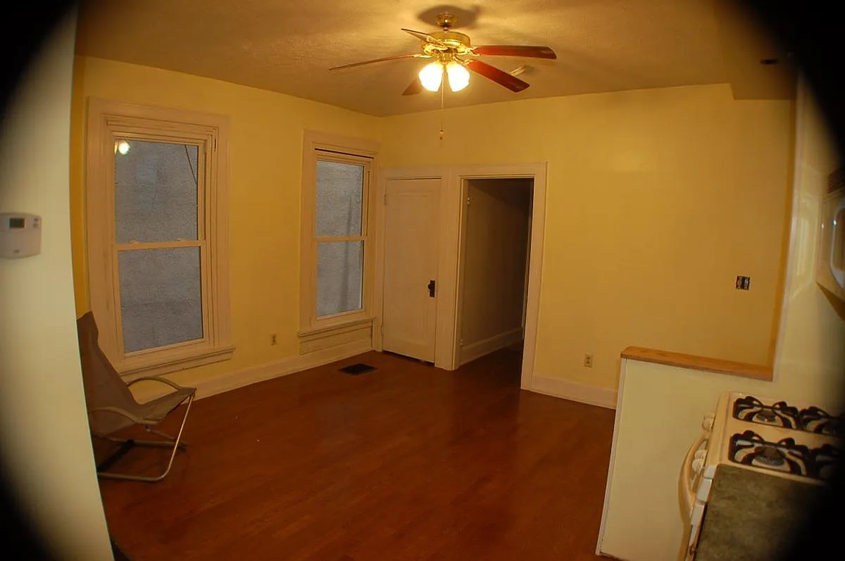 2415 Vine St — Photo 4
