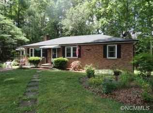 809 Maybank Dr, Hendersonville, NC 28739