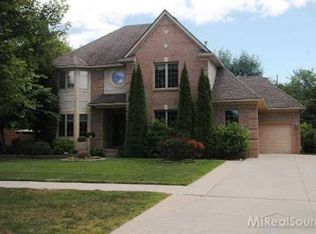 28742 Coleridge St, Harrison Township, MI 48045
