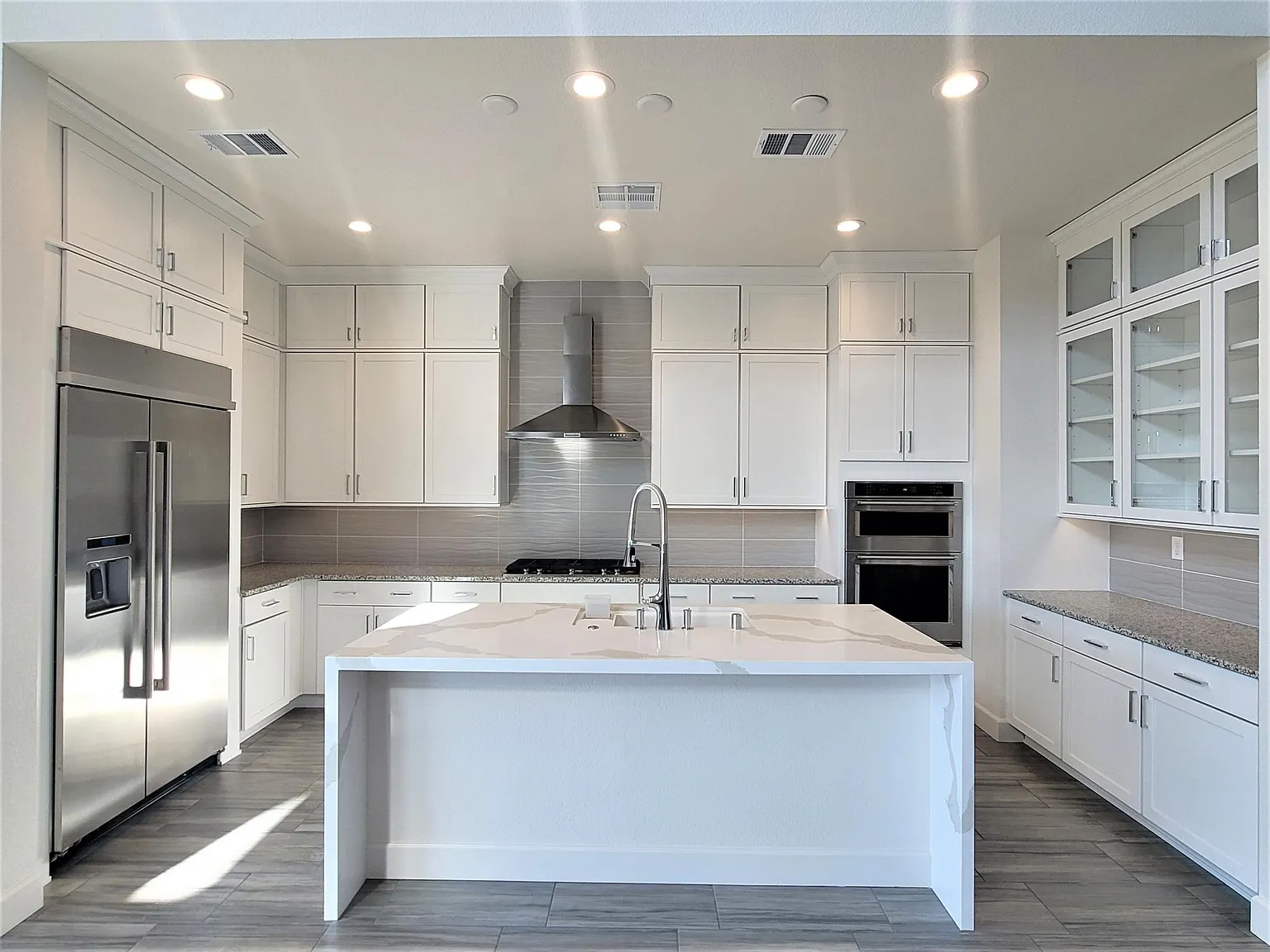 3 bed, 3.5 bath, 2811 sqft, $6,495 — Photo 2