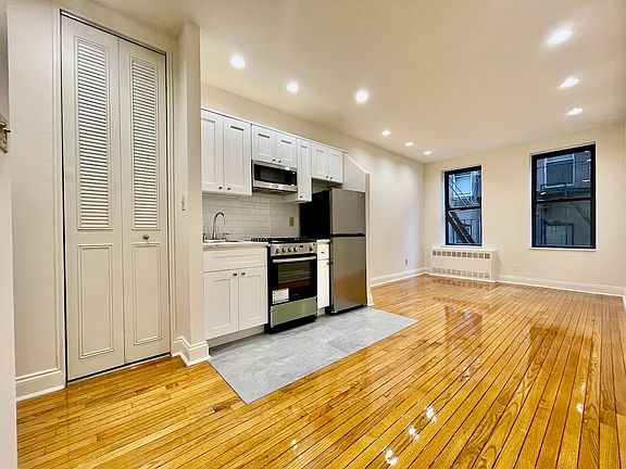 2nd image of 326 E 34th St APT B4