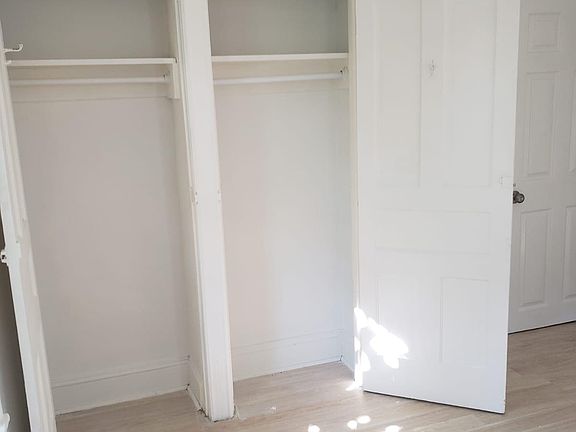 2nd image of 128 N Lindenwood St #126