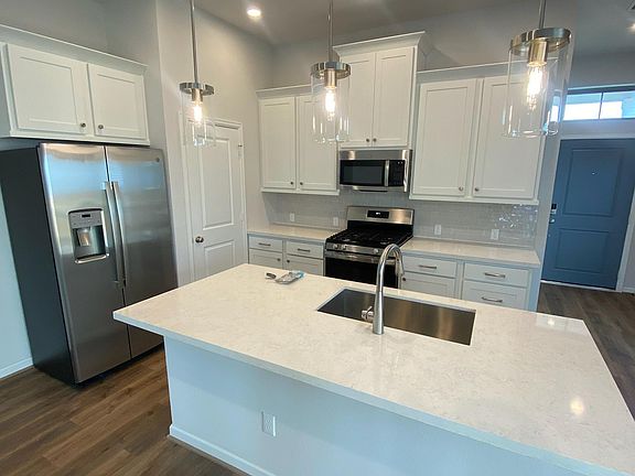 3rd image of 364 Banyon Dr