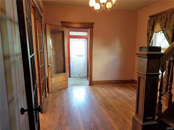 4th image of 316 Edgerton St
