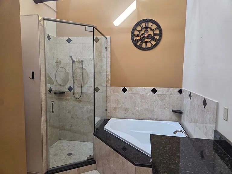 1667 E 40th St #3G — Photo 12