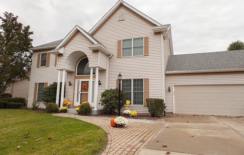 1st image of 17834 Bromley Chase
