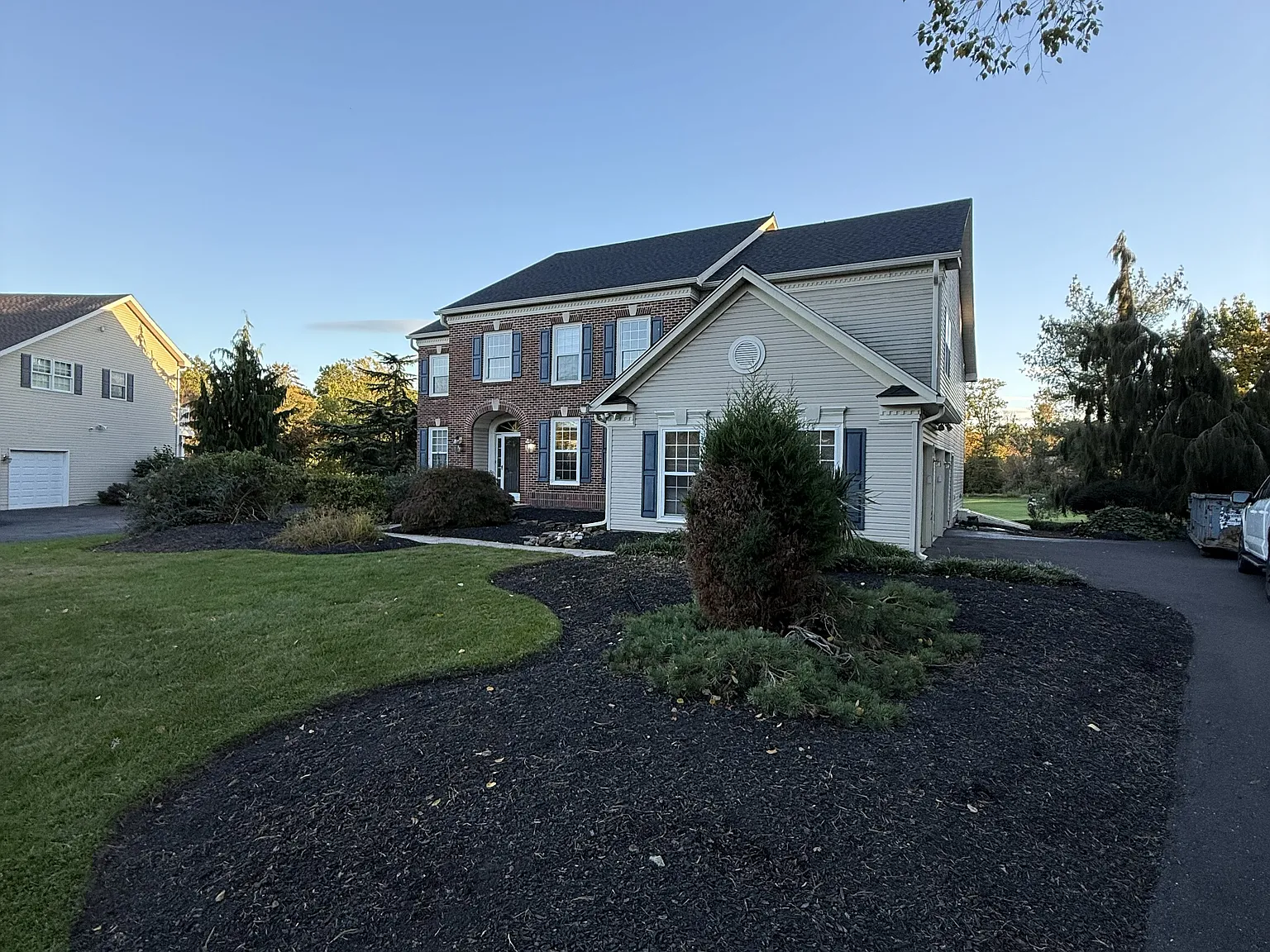 4 bed, 2.5 bath, 3758 sqft, $4,700 — Photo 3