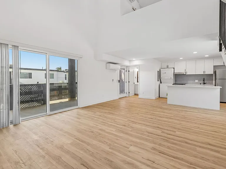 The Crest |NEWLY Renovated Studios, Lofts, 1, 2 & 3 Bedroom Homes Near the Beach — Photo 13