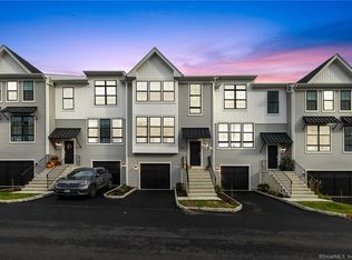 121 Brentwood Cir #121, Danbury, CT 06810