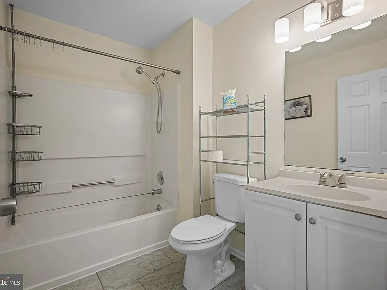817 Thoreau Ln — Photo 19