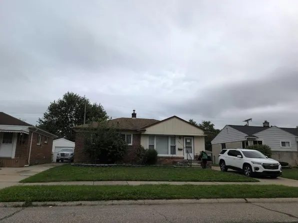 26130 Fernwood St, Roseville, MI 48066