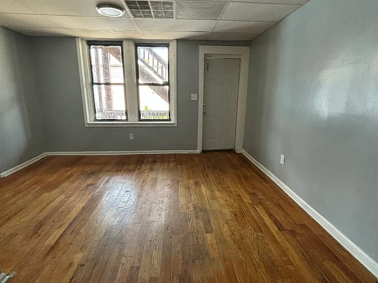 84 2nd St #2 — Photo 8