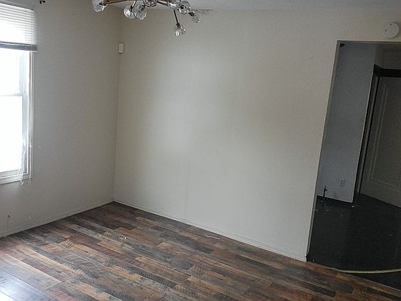 5th image of 1657 Pointview Ave N