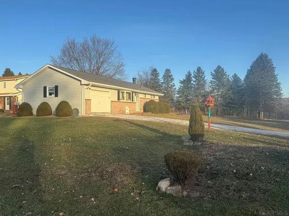 104 Maple Park St, Windber, PA 15963