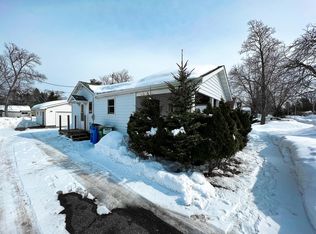 212 4th Ave NE, Cambridge, MN 55008